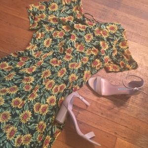 SALE✨70’s Vintage Sunflower Dress 🌻